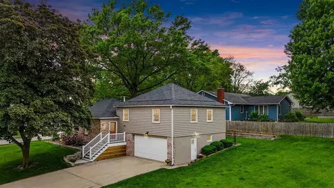 305 Post Rd, Iowa City, IA 52245