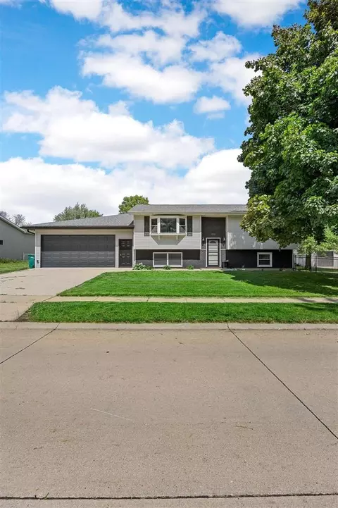 1550 Hillcrest St, Ely, IA 52227 photo 2