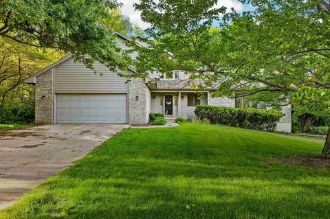 49 High Circle Dr, Iowa City, IA 52240