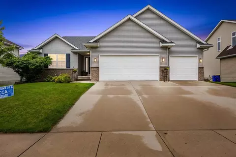 1375 Deerfield Dr, North Liberty, IA 52317