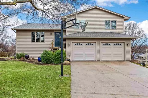 1 Lynncrest Cir, Coralville, IA 52241