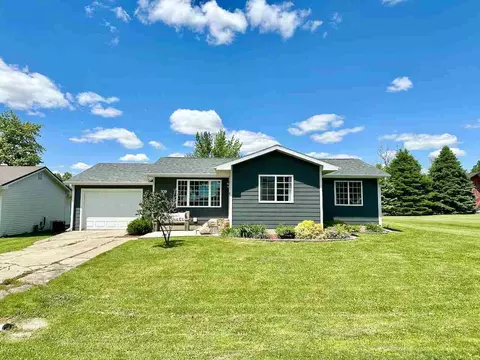 709 E Wood St, Montezuma, IA 50171