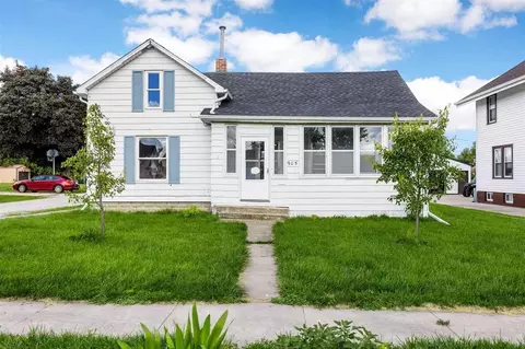 905 9th Ave, Belle Plaine, IA 52208