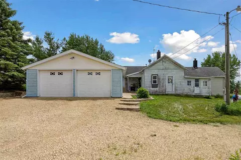 5849 180th Ave, Anamosa, IA 52205