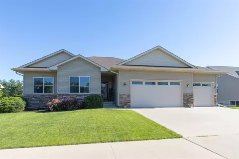 1005 Pheasant Ln, North Liberty, IA 52317