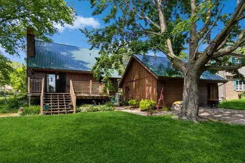 1217 Michelle Ct, Iowa City, IA 52240