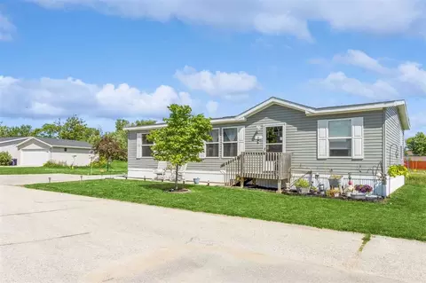 5 Leisure Blvd NE, Cedar Rapids, IA 52402