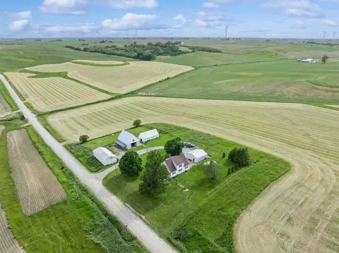 1819 Mm Ave, Marengo, IA 52301