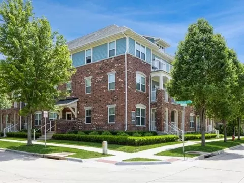 2185 Willenbrock Cir, Iowa City, IA 52245