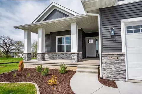2916 Pine Hill Trce, Coralville, IA 52241