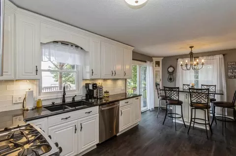Kitchen - 976 E St, Conroy, IA 52220 photo 4 of 6