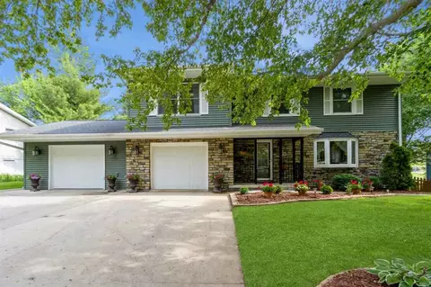 Exterior - 976 E St, Conroy, IA 52220 photo 2 of 12