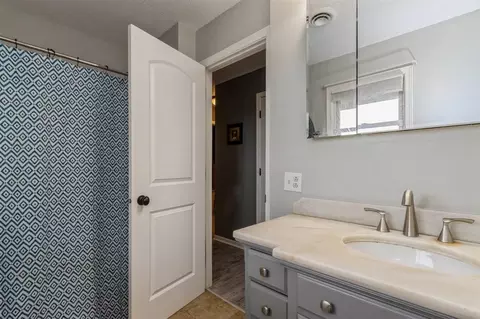 Bath - 976 E St, Conroy, IA 52220 photo 4 of 4