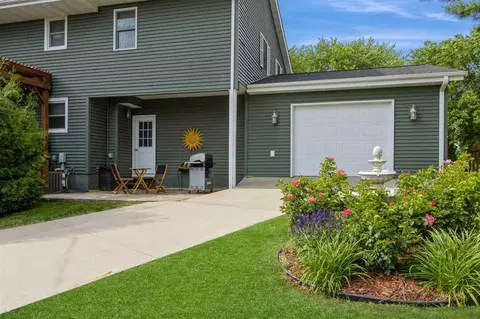 Exterior - 976 E St, Conroy, IA 52220 photo 10 of 12