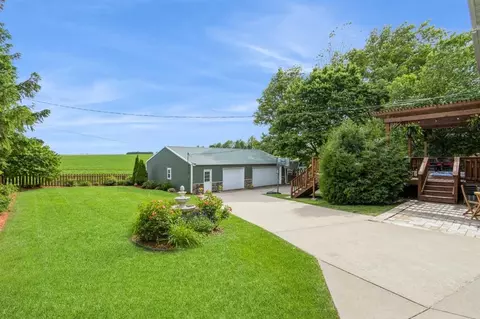 Exterior - 976 E St, Conroy, IA 52220 photo 8 of 12