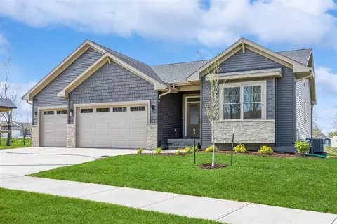 3115 Sunflower St, Ely, IA 52227