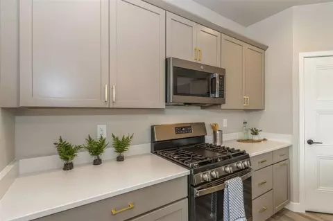 Kitchen - 3105 Sunflower St, Ely, IA 52227 photo 3 of 4