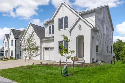 1327 Tamarack Trl, Iowa City, IA 52245