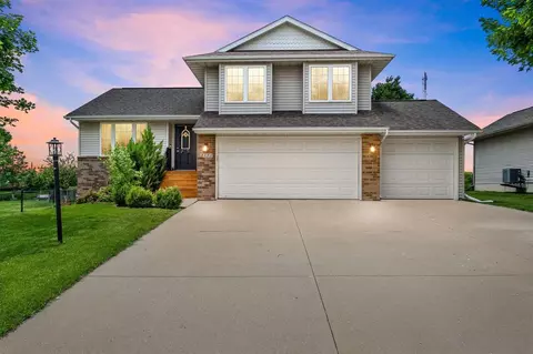 2151 Glen Oaks Dr, Coralville, IA 52241