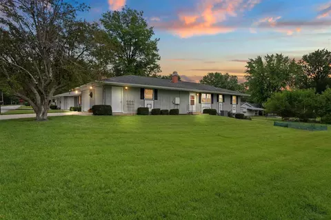 305 H Ave, Kalona, IA 52247