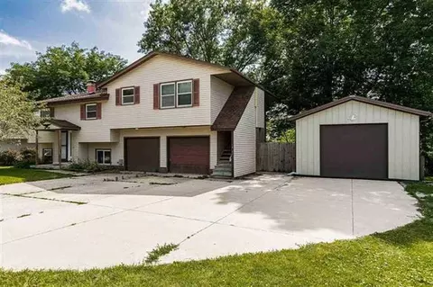 1429 1429 12 Valley Vw, Coralville, IA 52241