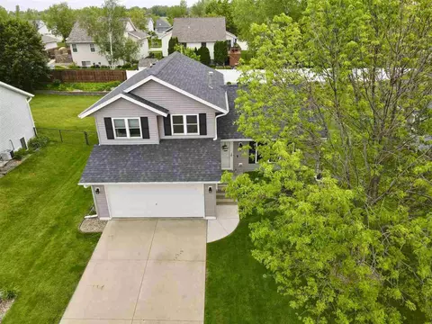 516 Deer Run Dr NE, Cedar Rapids, IA 52402