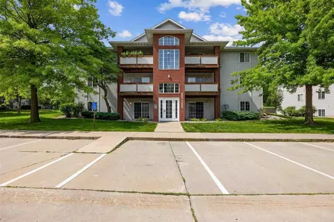 2504 Rushmore Dr, Iowa City, IA 52246
