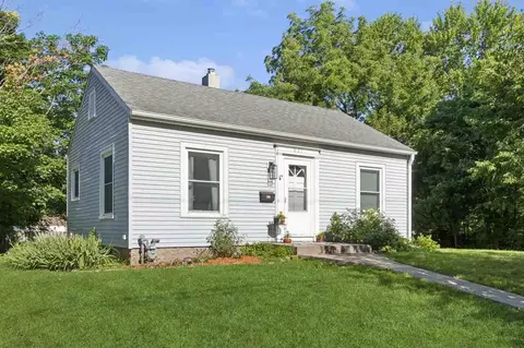 821 S Lucas St, Iowa City, IA 52240