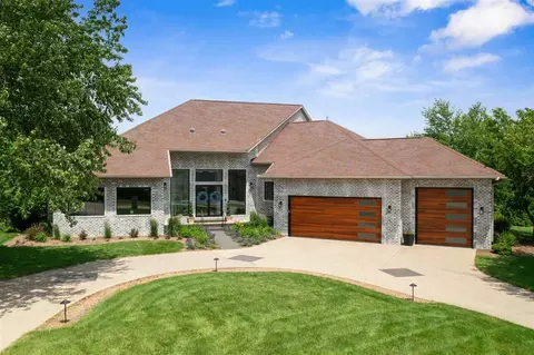437 Butternut Ln, Iowa City, IA 52246