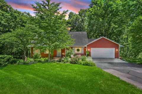 3915 NE Mehaffey Ln, Solon, IA 52333