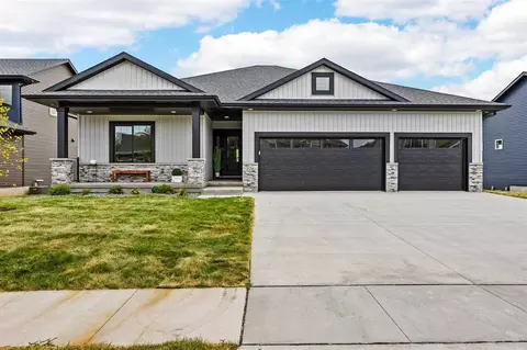 226 Colchester Dr, Iowa City, IA 52245