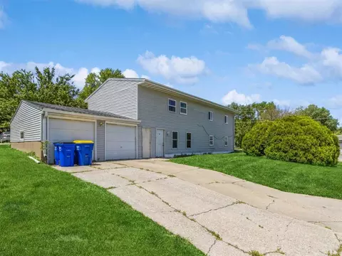 320 S 4th St, West Branch, IA 52358