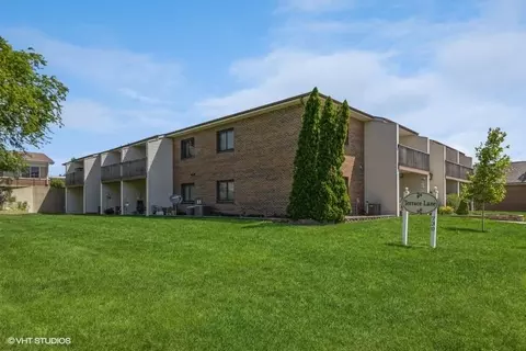 730 S Market St #24, Solon, IA 52333