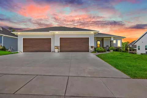 6127 Rapids Ridge Rd NE, Cedar Rapids, IA 52411