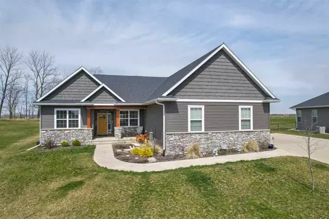 1803 Green Oak Pass, Tiffin, IA 52340