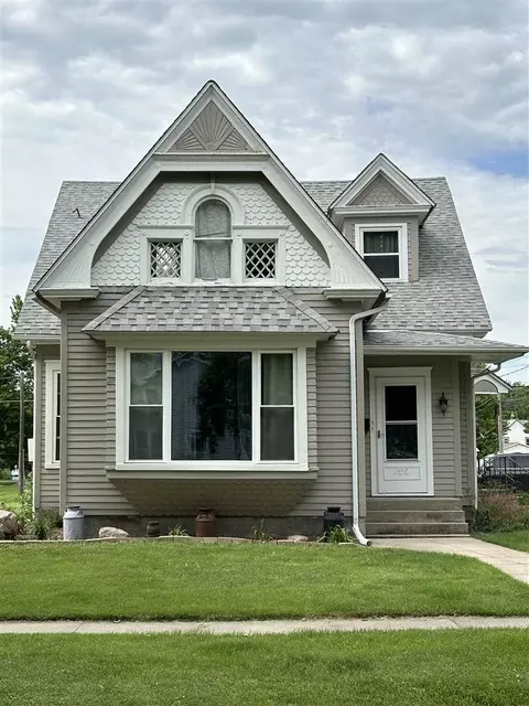302 W Hilton St, Marengo, IA 52301