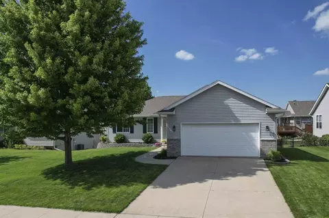 1600 Fawn Dr, North Liberty, IA 52317