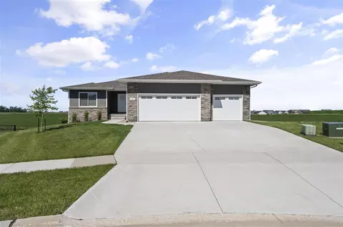 1560 Parker Ct, North Liberty, IA 52317