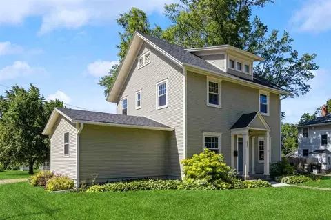 2007 E Court St, Iowa City, IA 52245