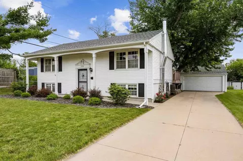 4538 Navajo Dr NE, Cedar Rapids, IA 52402