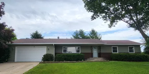 810 11th St, Kalona, IA 52247