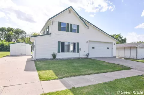 671 Coakley Ave, Parnell, IA 52325