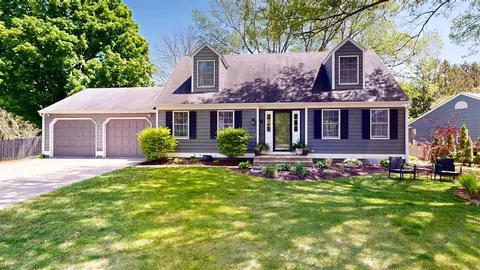 6 Heather Cir, Iowa City, IA 52245