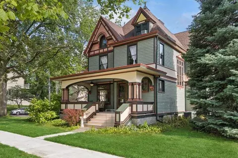 225 Fairchild St, Iowa City, IA 52245