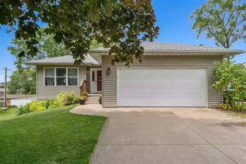 706 11th Ave, Coralville, IA 52241
