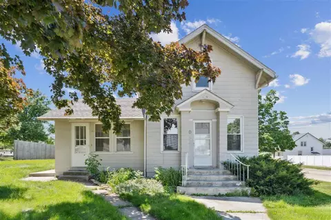 109 W St NW, Blairstown, IA 52209