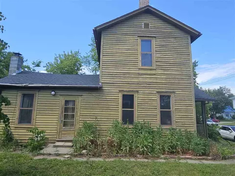 348 7th St, Marion, IA 52302