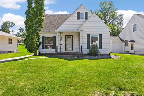 1254 Elmhurst Dr NE, Cedar Rapids, IA 52402