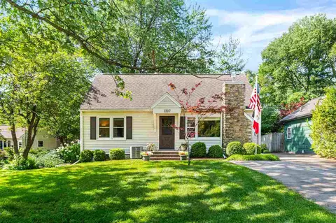 1307 E College St, Iowa City, IA 52245