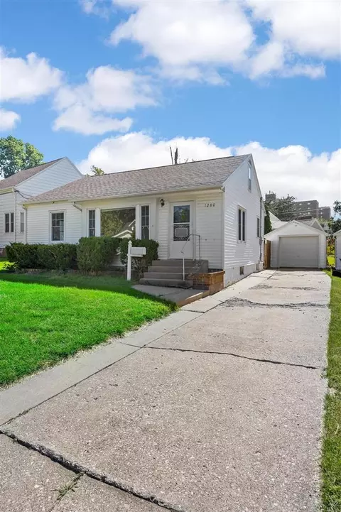 1280 Elmhurst Dr NE, Cedar Rapids, IA 52402 photo 3
